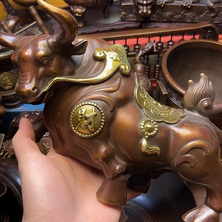 精美铜器批发档口