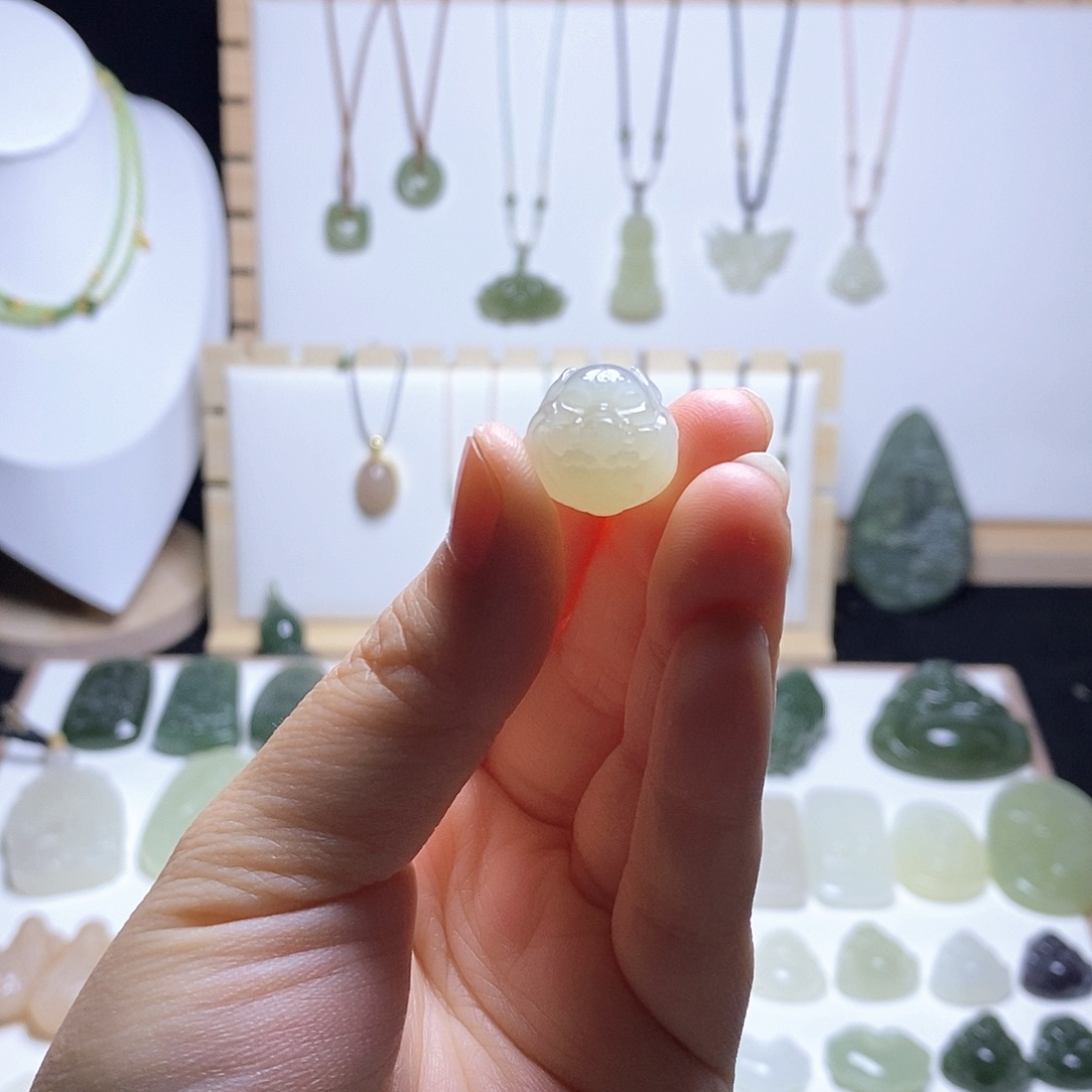 和田玉未镶嵌颈饰