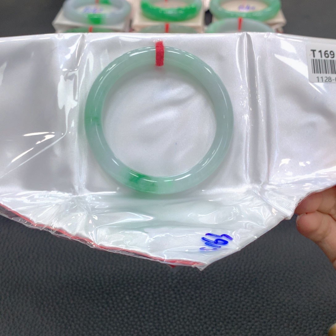 翡翠未镶嵌手镯翡翠