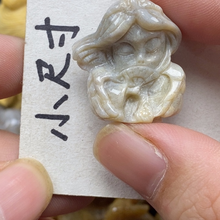 硅化珊瑚（珊瑚玉）未镶嵌颈饰