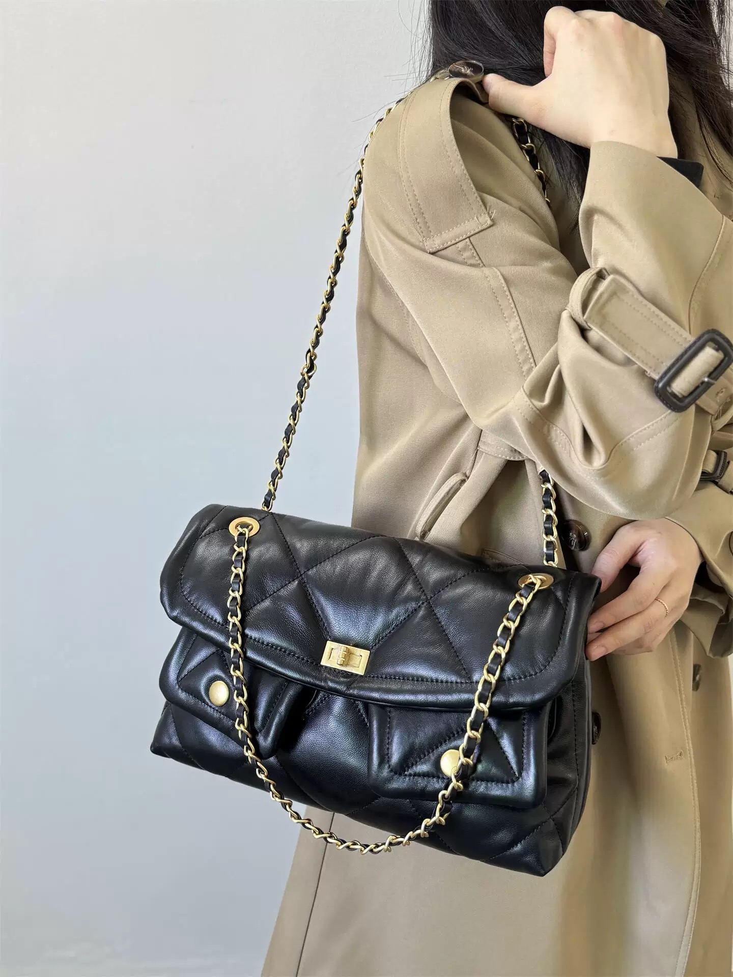 女士轻奢风斜挎包黑色女包通勤风斜跨包小香风