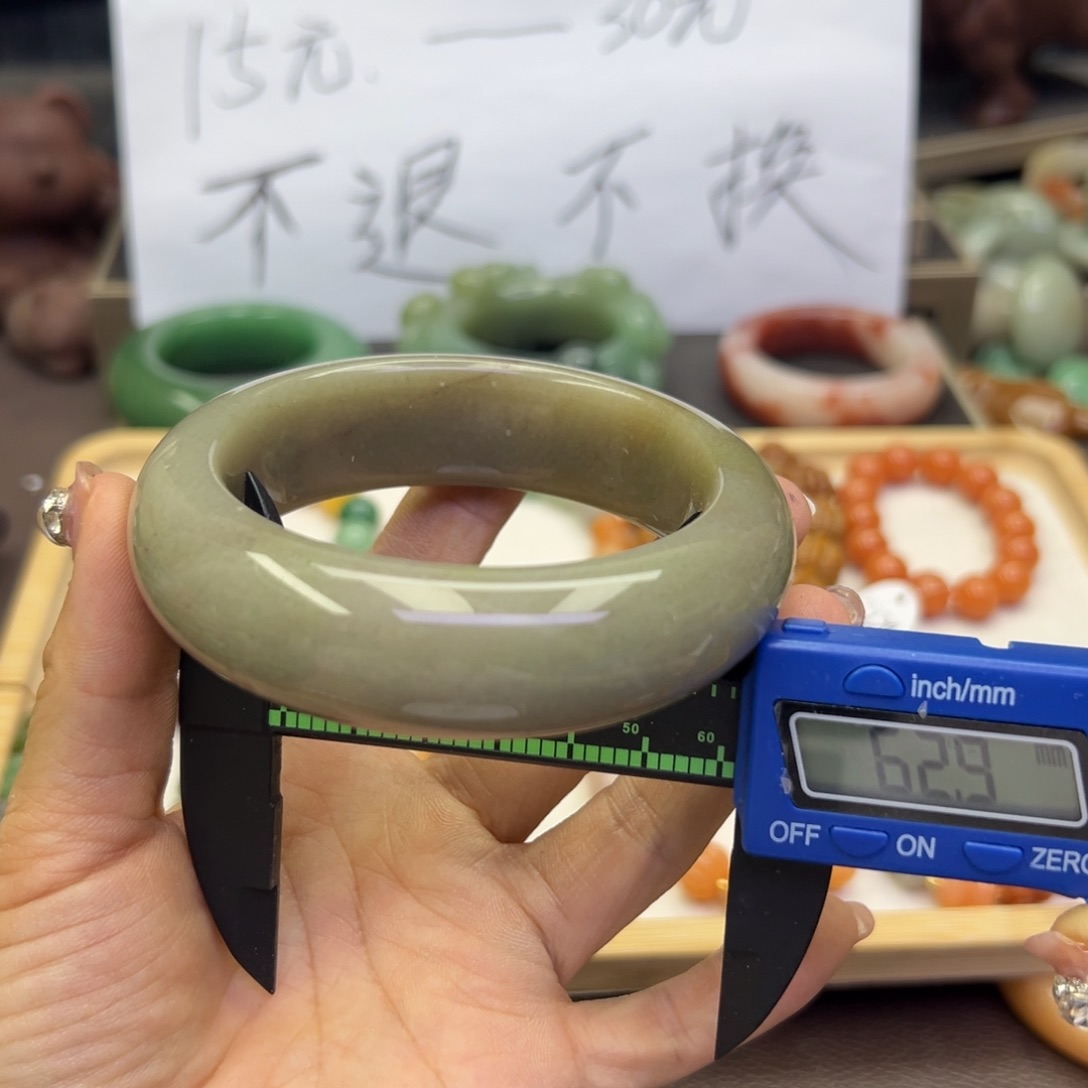 未镶嵌手镯石英岩玉