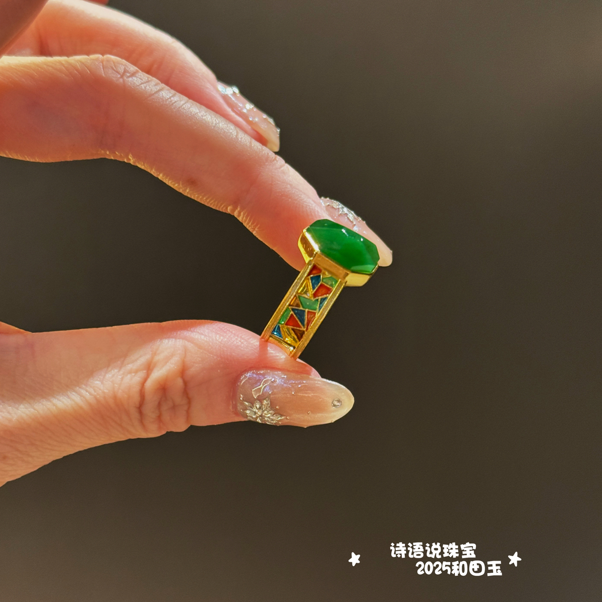 和田玉俄罗斯七号矿红皮碧玉中世纪哥特式教堂风格（多样性发货）