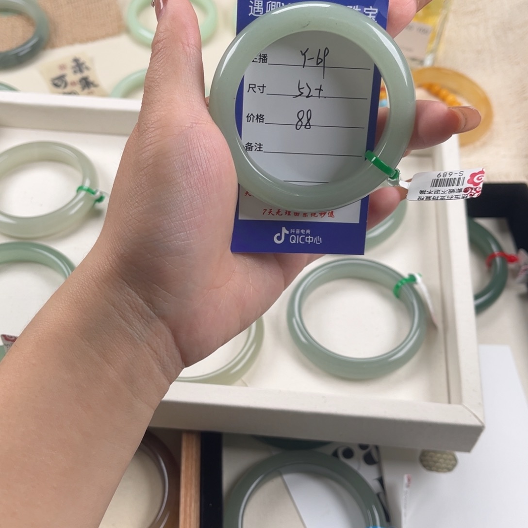 石英质玉未镶嵌手镯