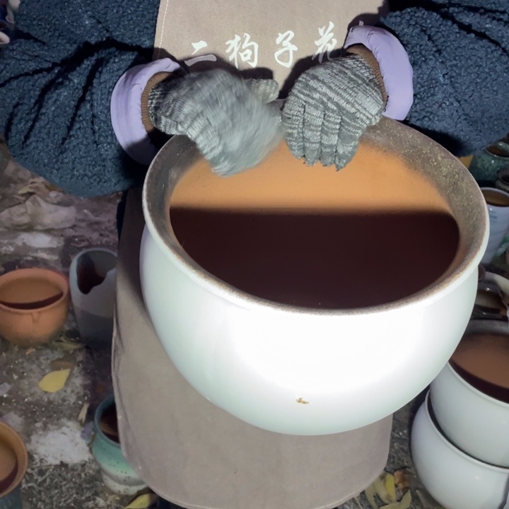紫砂花盆口30高25瑕疵瑕疵