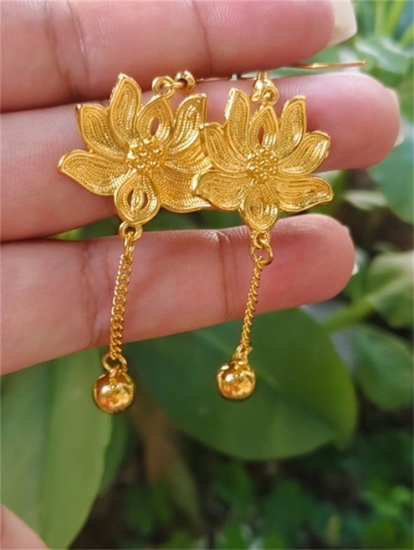 A741  远方专属  精工荷花耳环