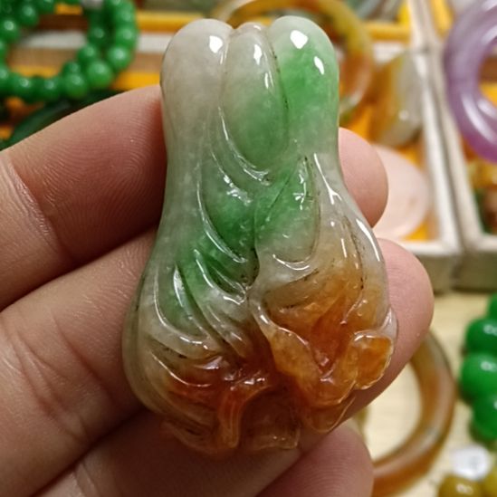 翡翠颈饰未镶嵌翡翠