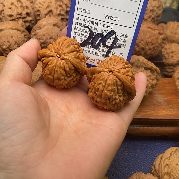 东***°吊坠桃核莲花390000