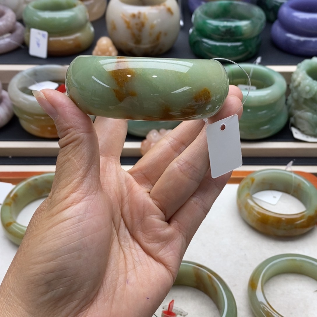未镶嵌手镯石英岩玉候*