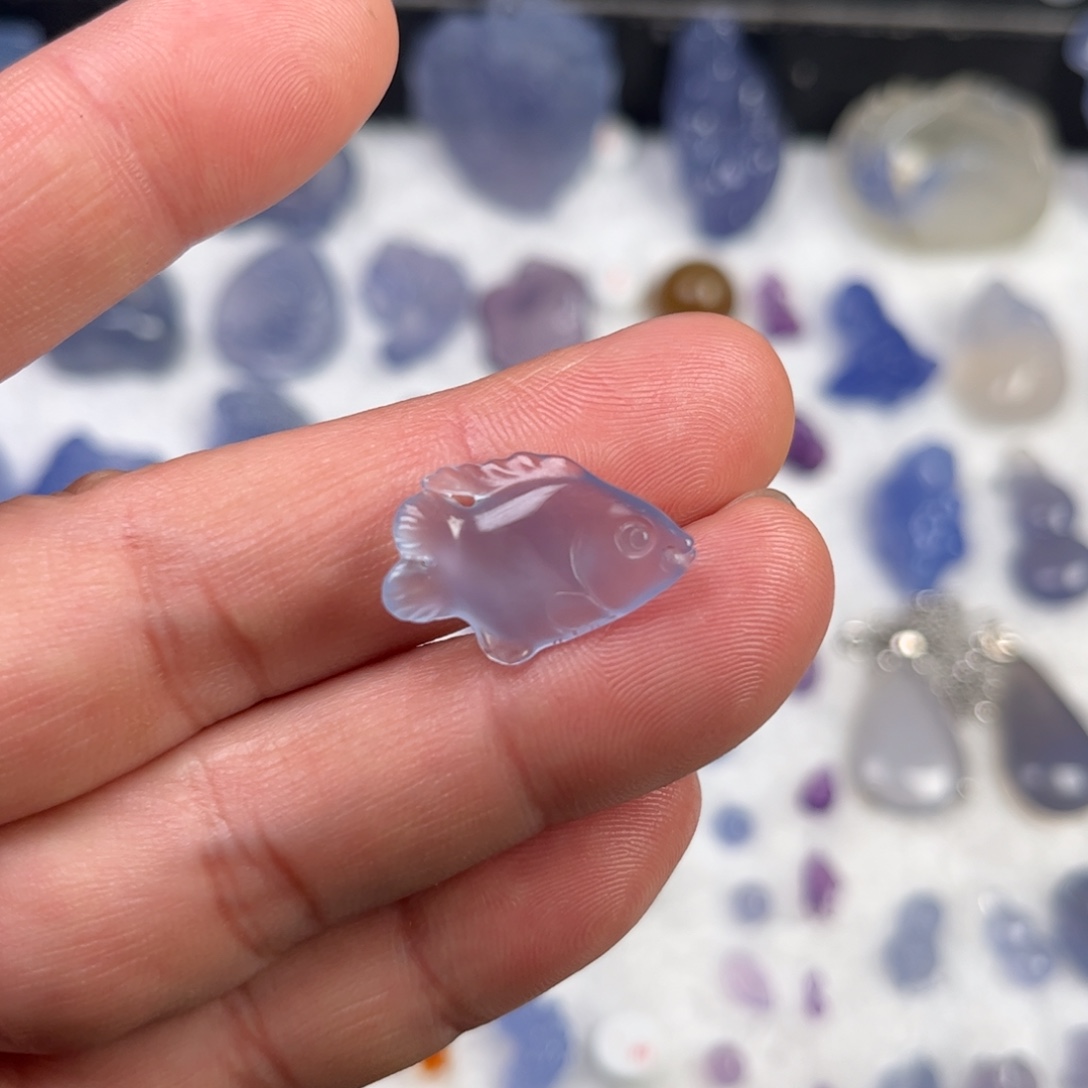 玛瑙/玉髓未镶嵌颈饰小鱼