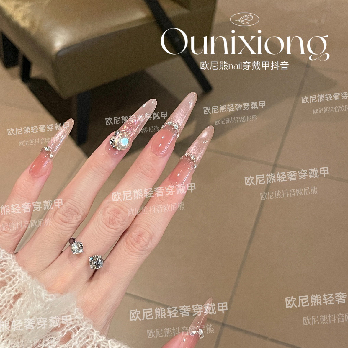 爆闪纯欲粉玻璃珠猫眼法式碎堆钻显白穿戴甲2025新款推荐细狗尖