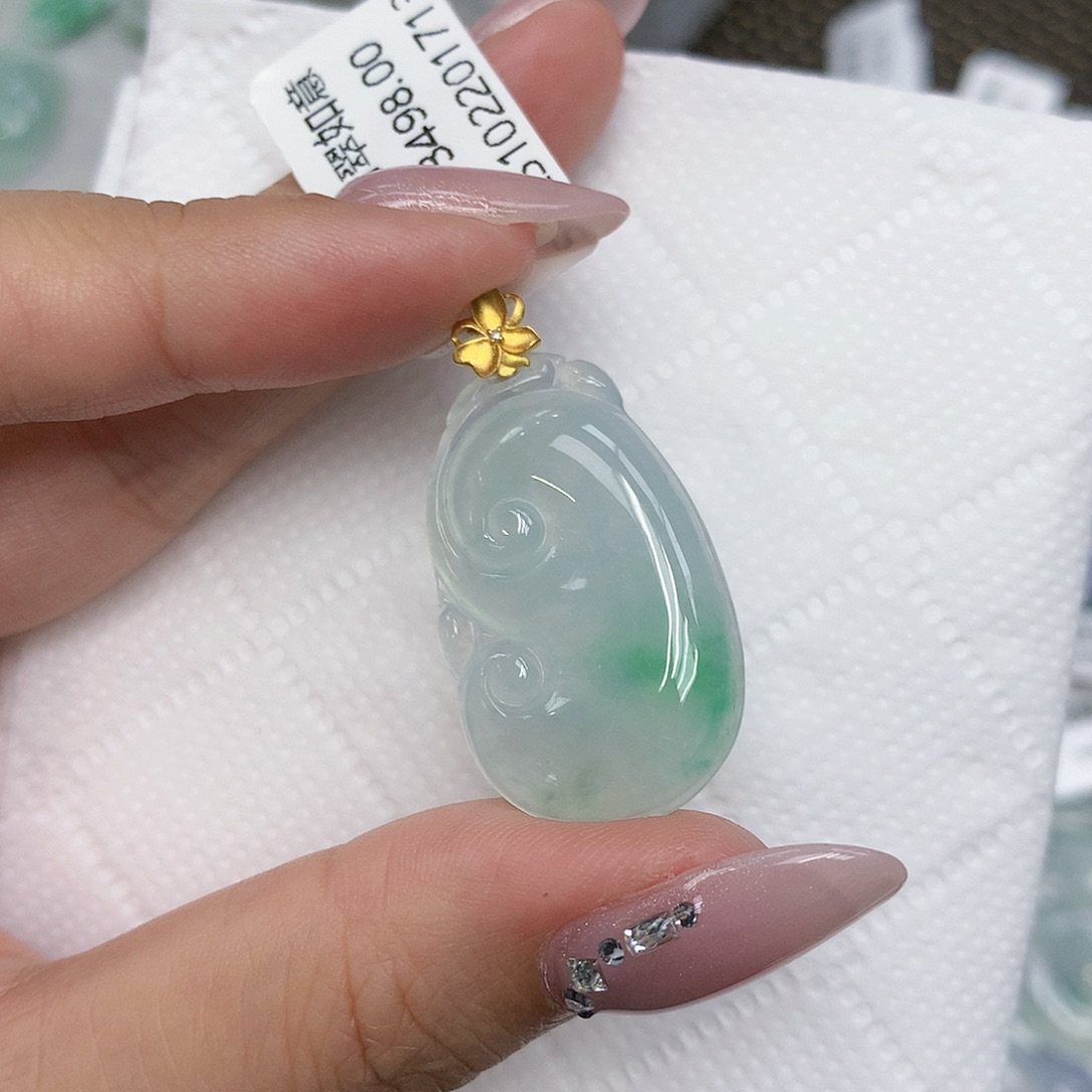 颈饰18K金镶嵌翡翠