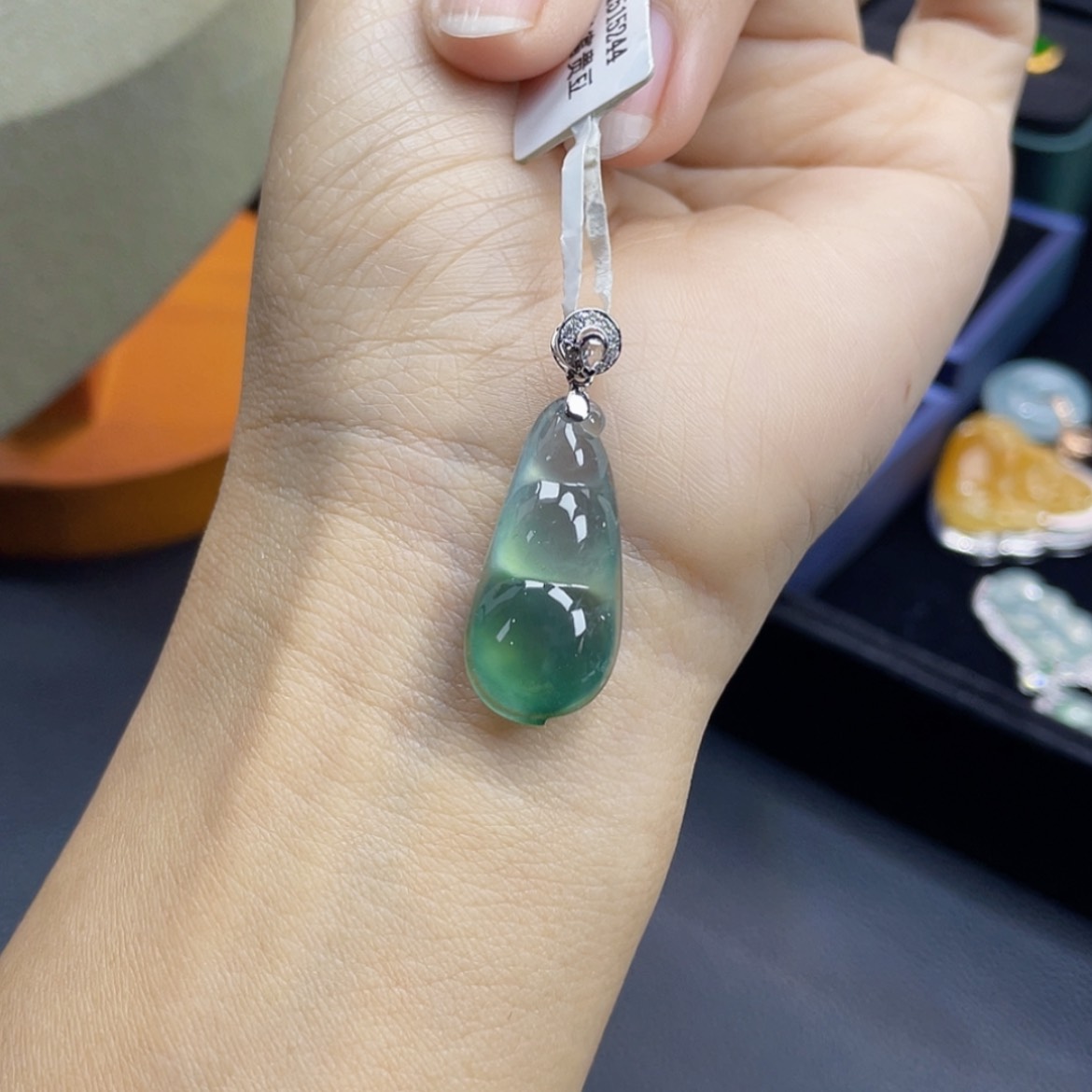 【闪购商品】翡翠颈饰18K金镶嵌21号 玻璃种福豆