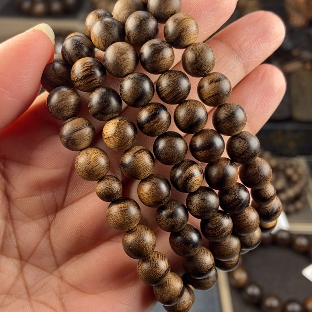 沉香手串房****产越南芽庄白棋楠