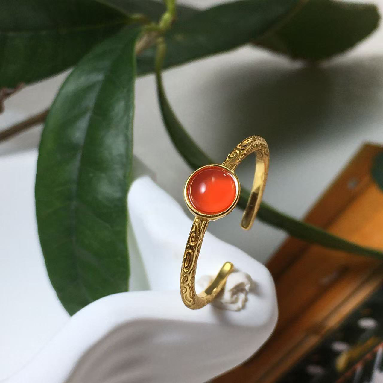 天然保山精美冰红戒指镶嵌精美