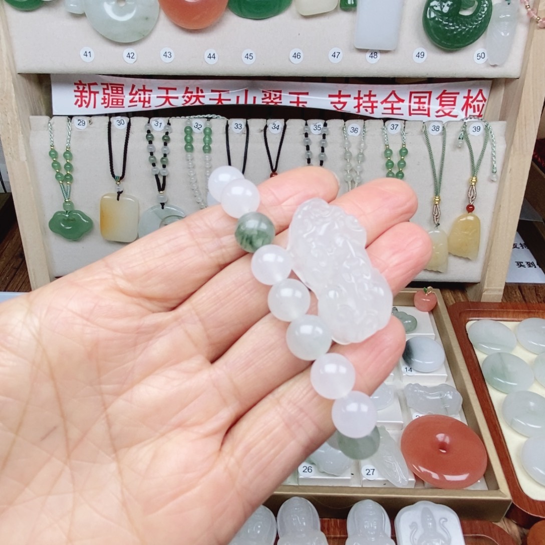 石英质玉（天山翠）合金颈饰