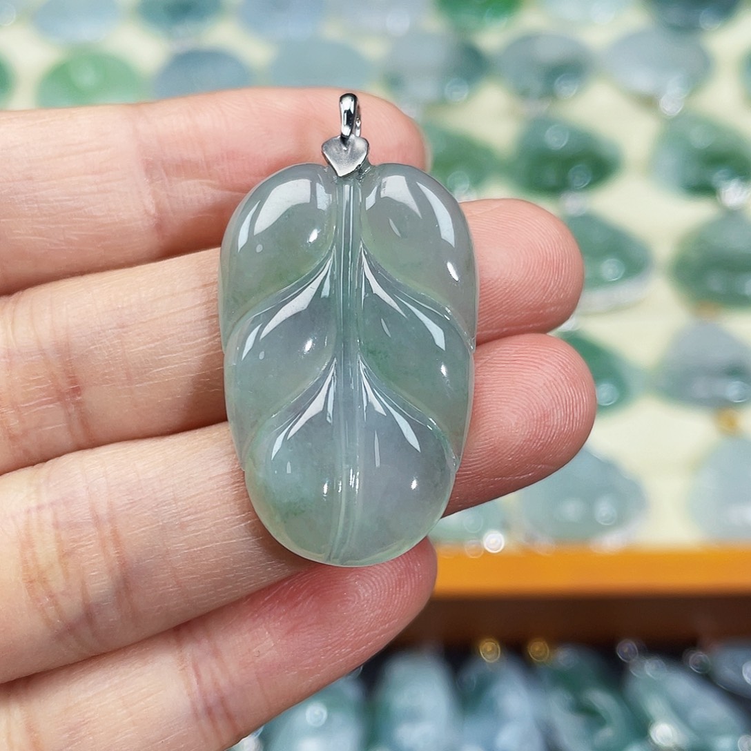 翡翠颈饰18K金镶嵌吊坠