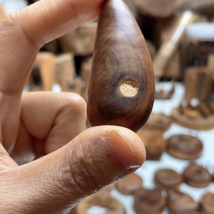 L****檀香木原汁原味老山檀香