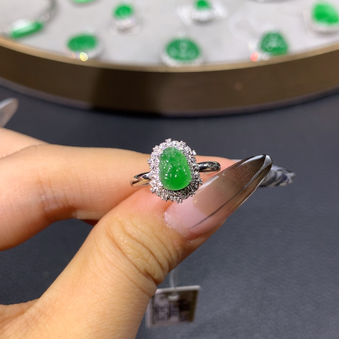 翡翠戒指18K金镶嵌翡翠