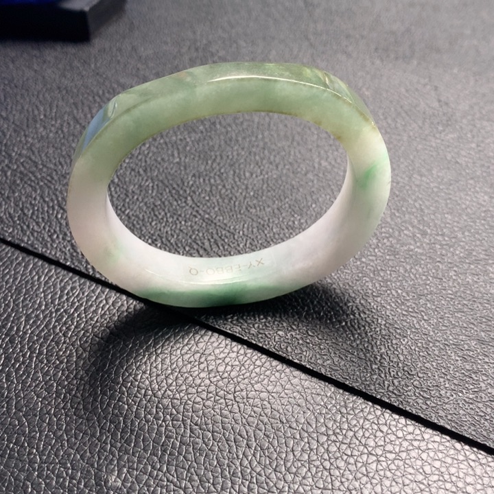 定制翡翠未镶嵌手镯