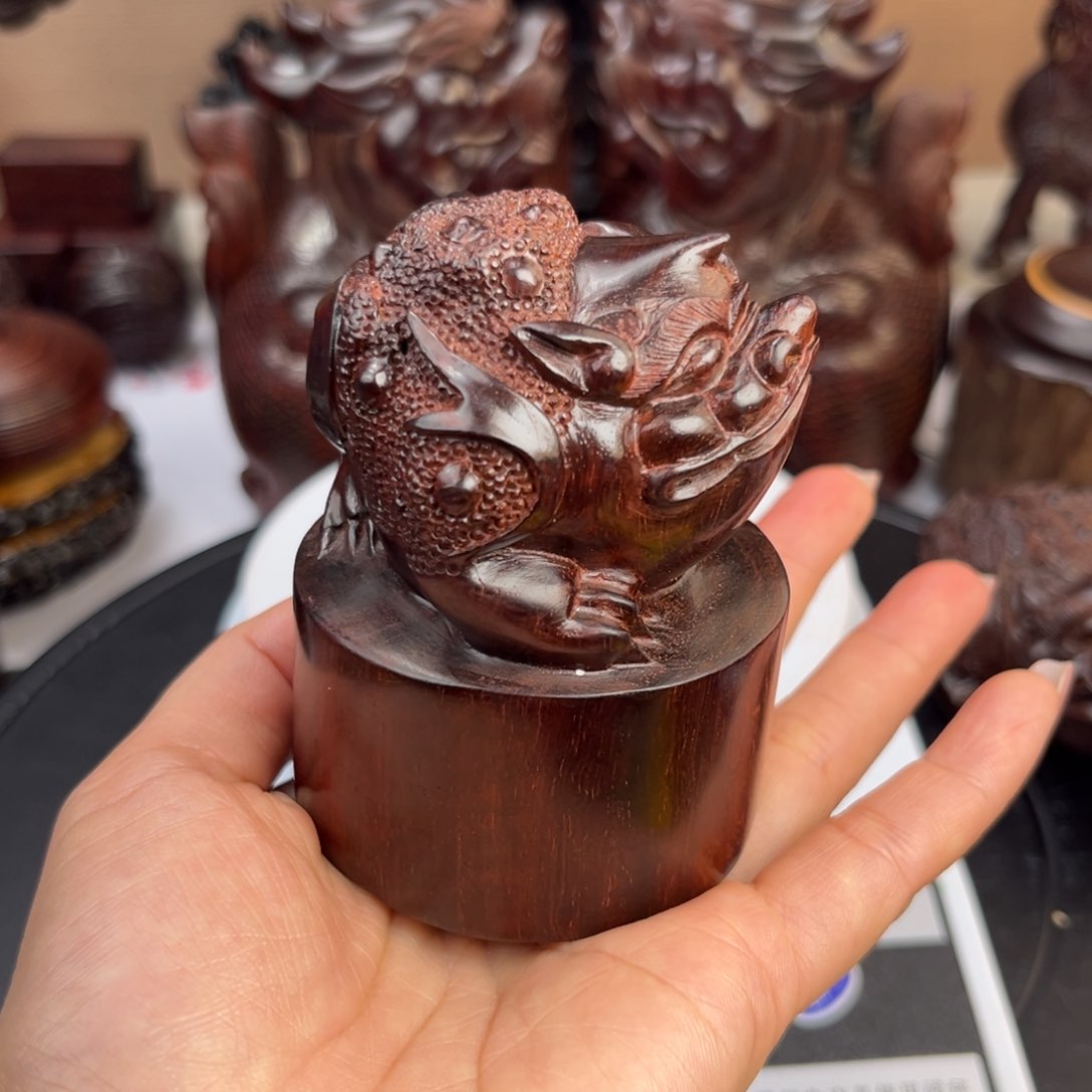 柒**捌印度小叶紫檀金蟾