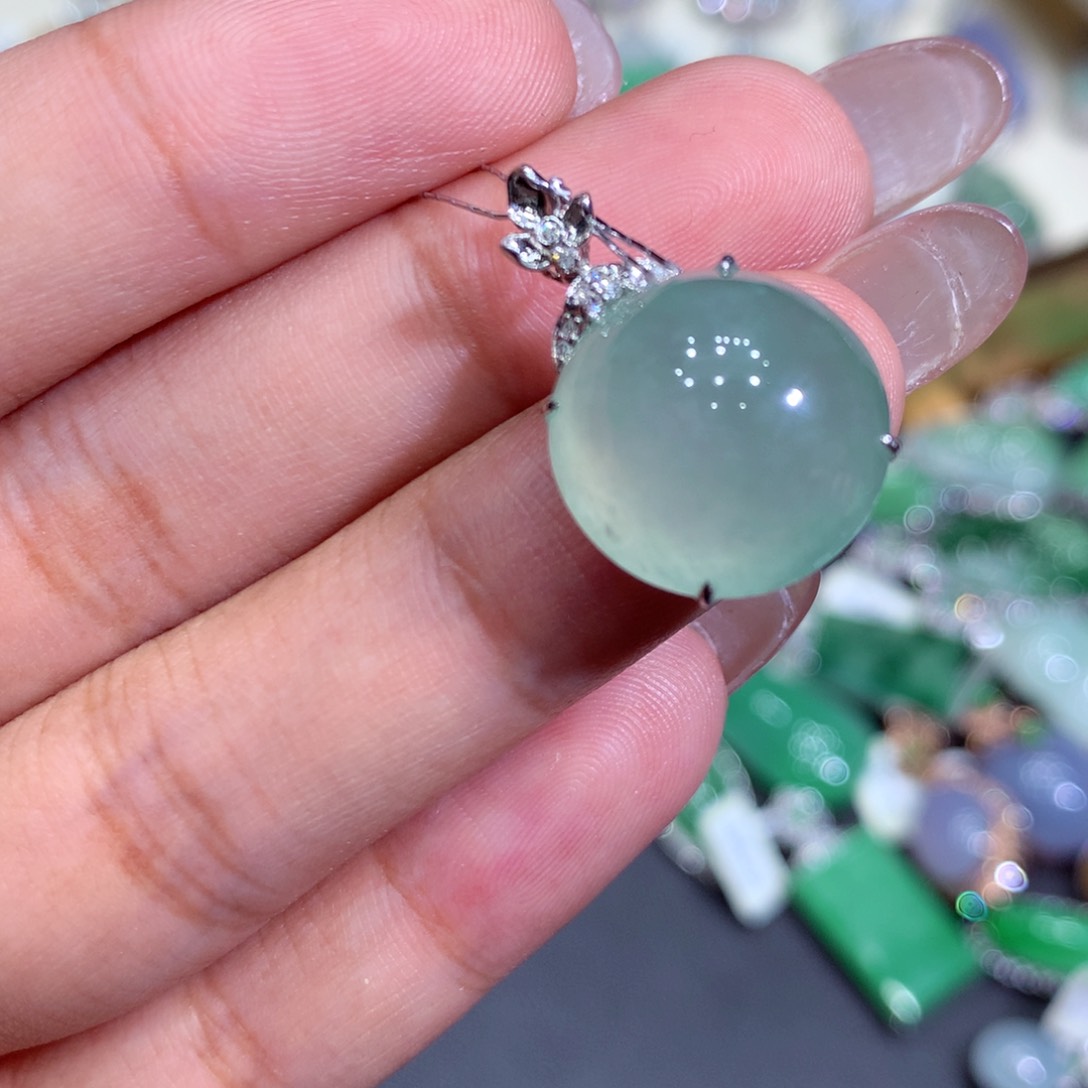 翡翠吊坠(赠链)18K金镶嵌