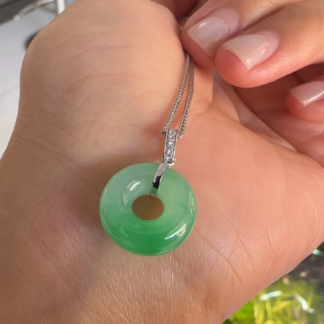 翡翠18K金镶嵌颈饰甜甜圈