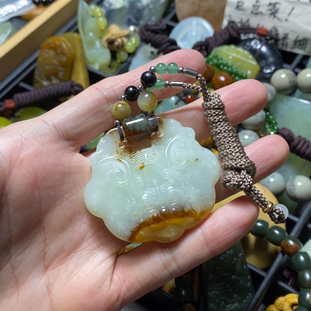 蛇纹石玉未镶嵌颈饰