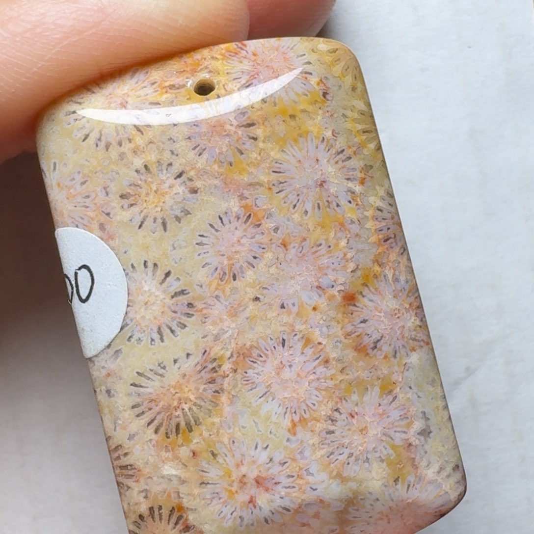 硅化玉粉彩花花，可盘未镶嵌