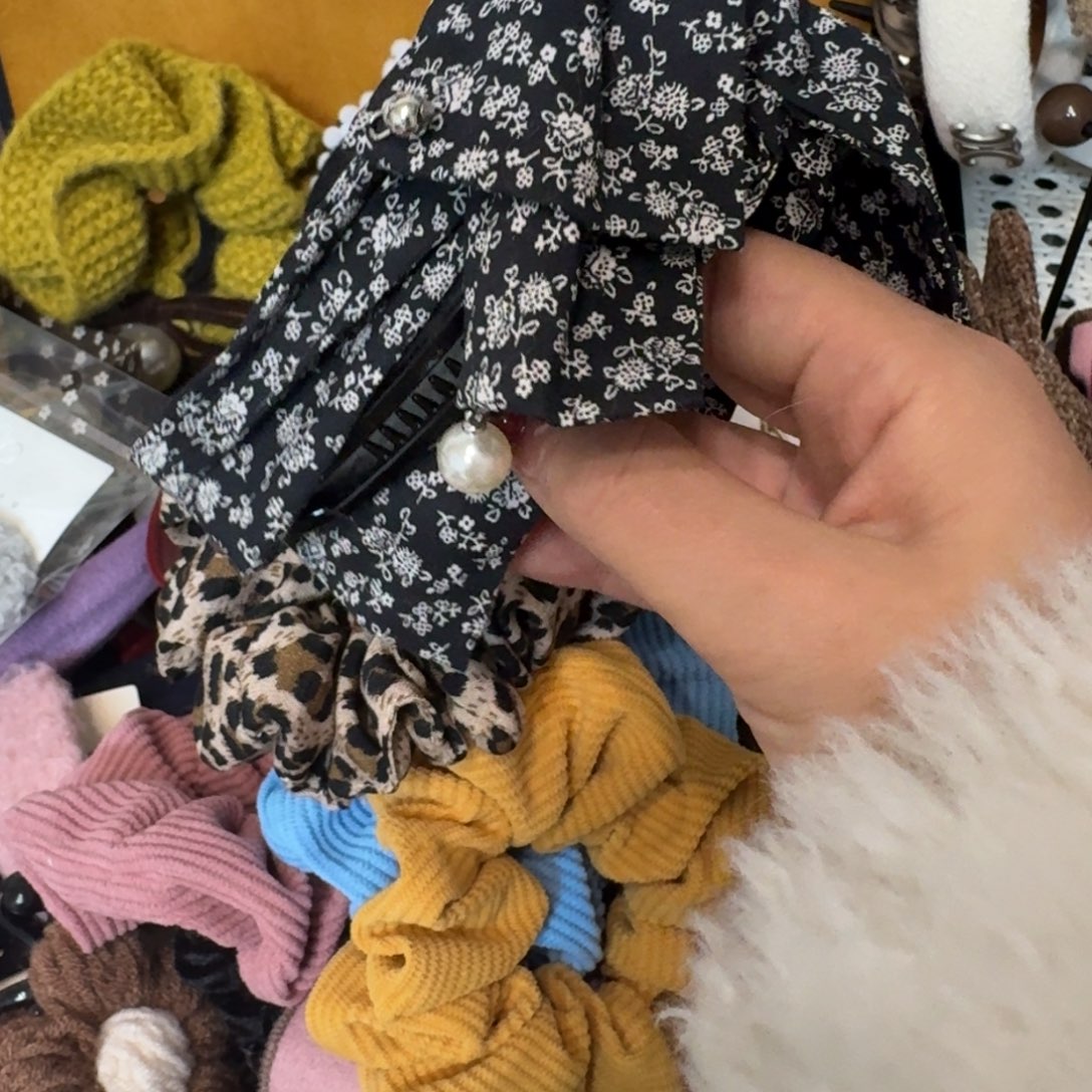 布艺铁合金碎花香蕉夹