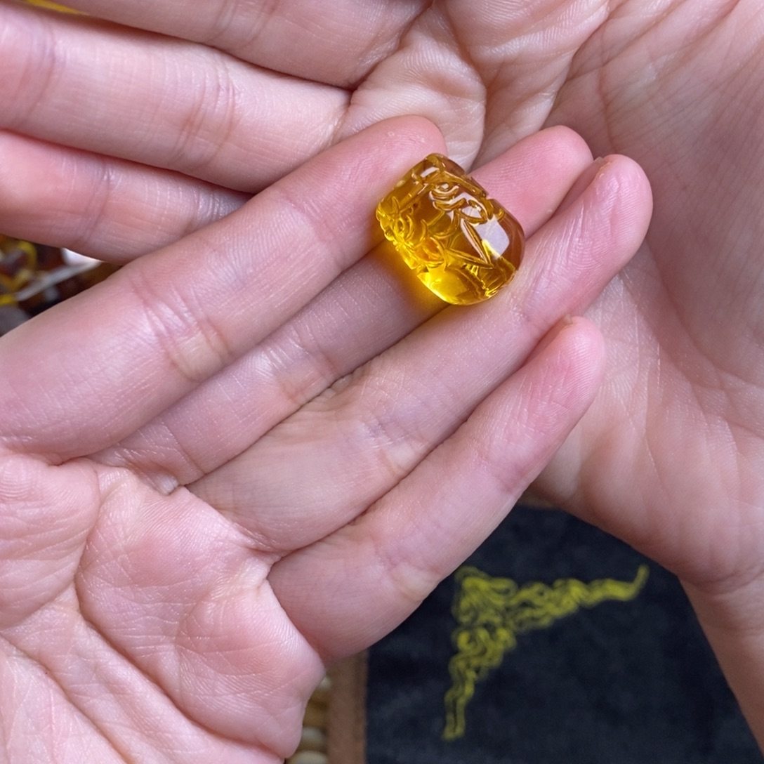 琥珀未镶嵌珠宝奇石