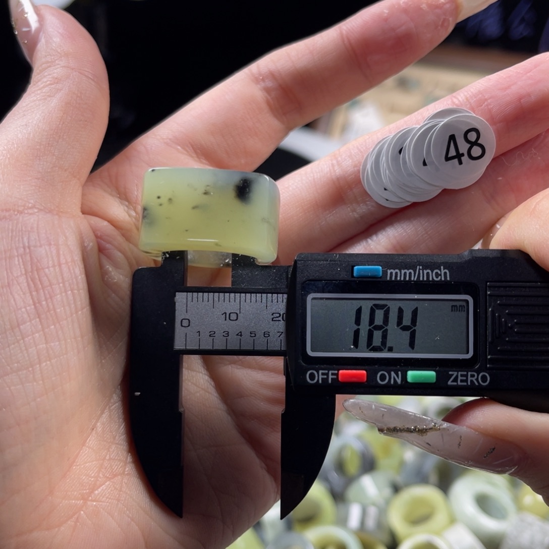 蛇纹石玉未镶嵌戒指