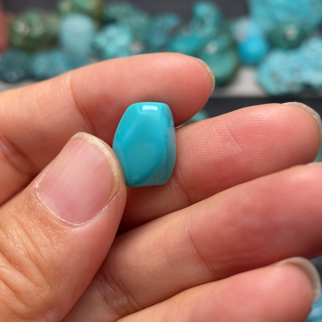 六***七绿松石未镶嵌颈饰