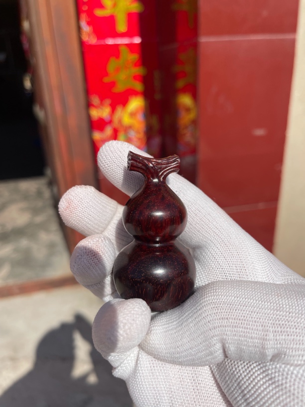 印度小叶紫檀老琴料葫芦手把件儿。