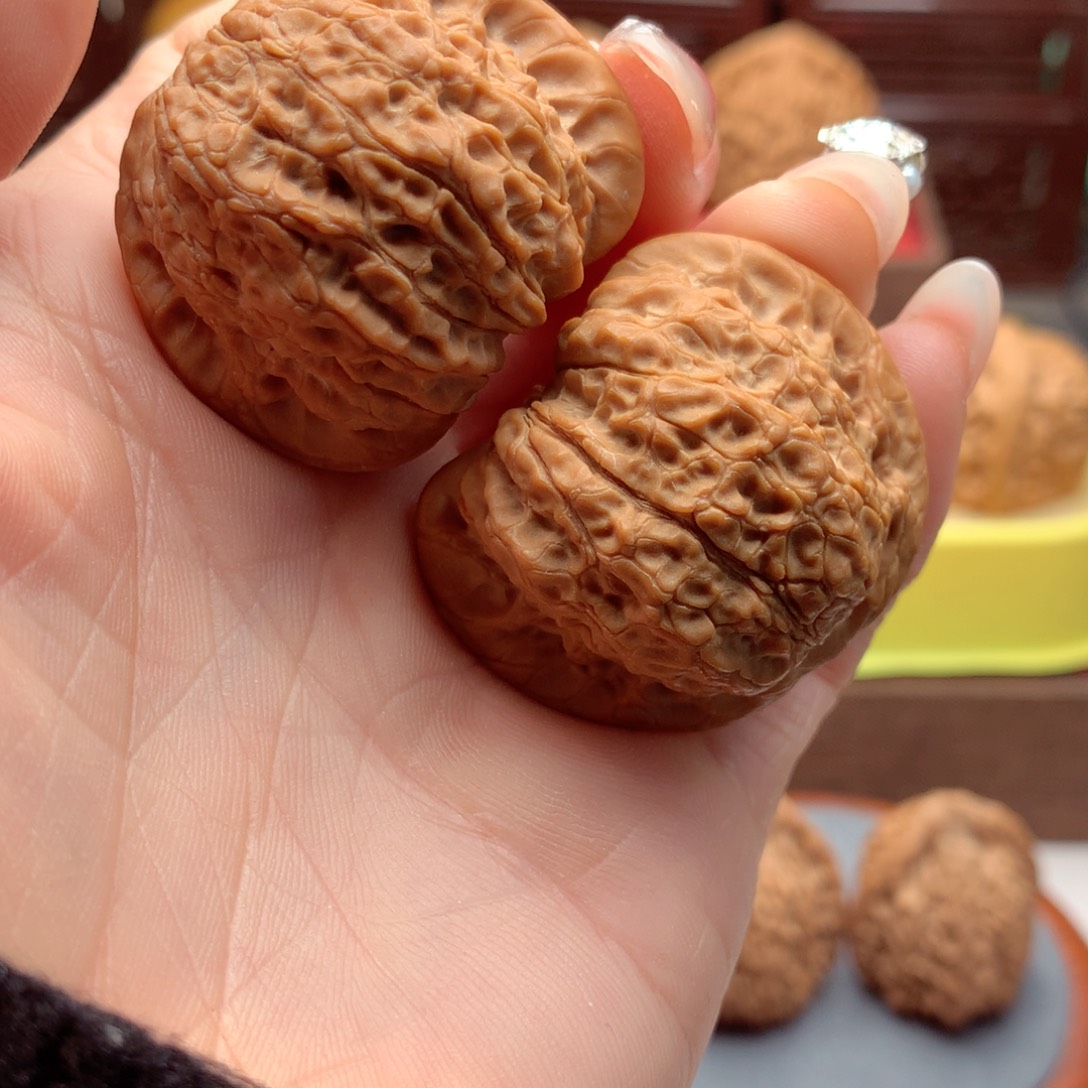 文玩核桃吊坠血麒麟。  6号