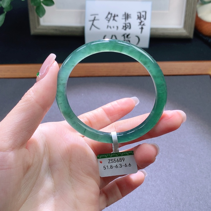 翡翠手镯未镶嵌天然翡翠手镯