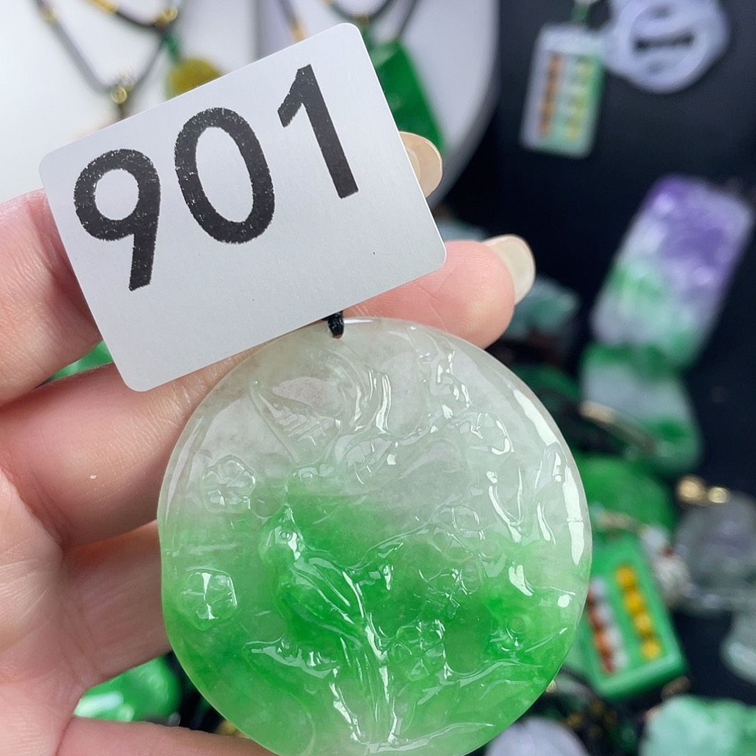 翡翠未镶嵌吊坠(赠链)