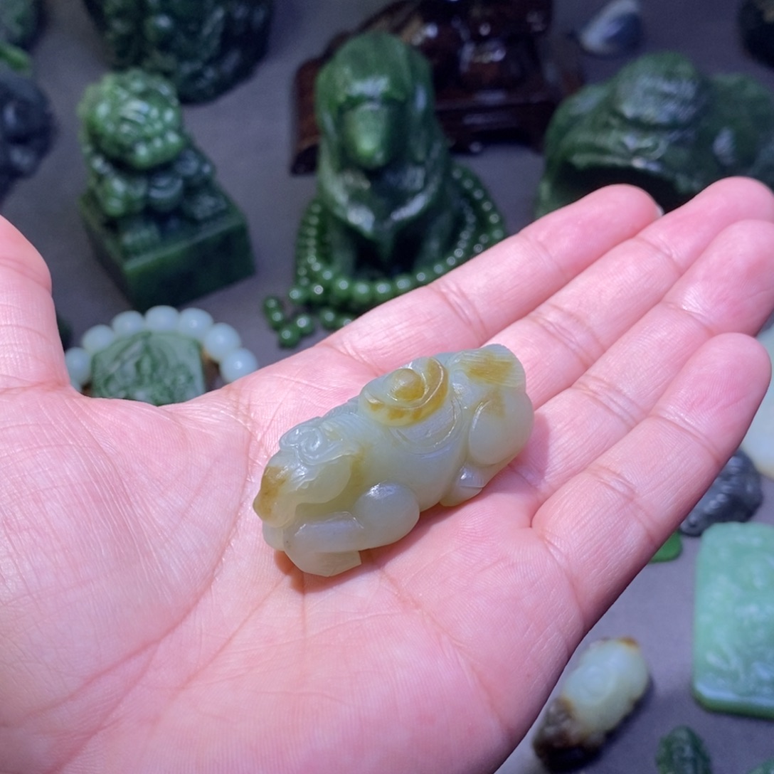 和田玉颈饰未镶嵌?*跳