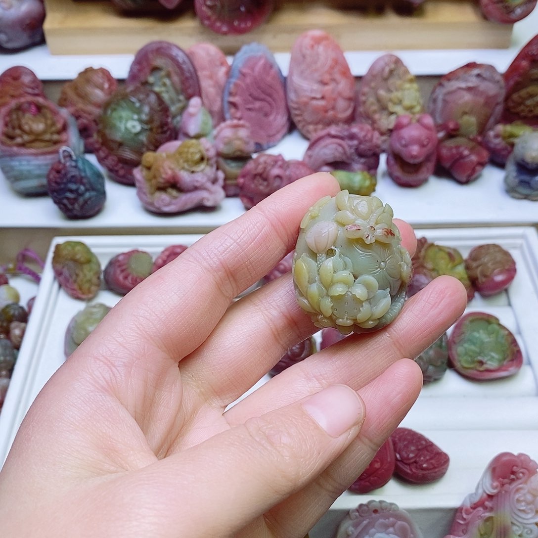 玛瑙/玉髓盐源玛瑙吊坠未镶嵌