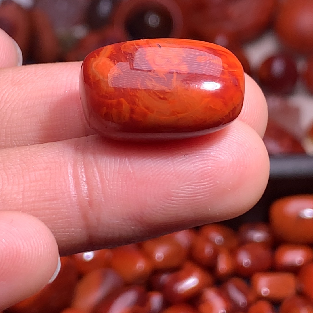 南红玛瑙未镶嵌珠宝半成品随行