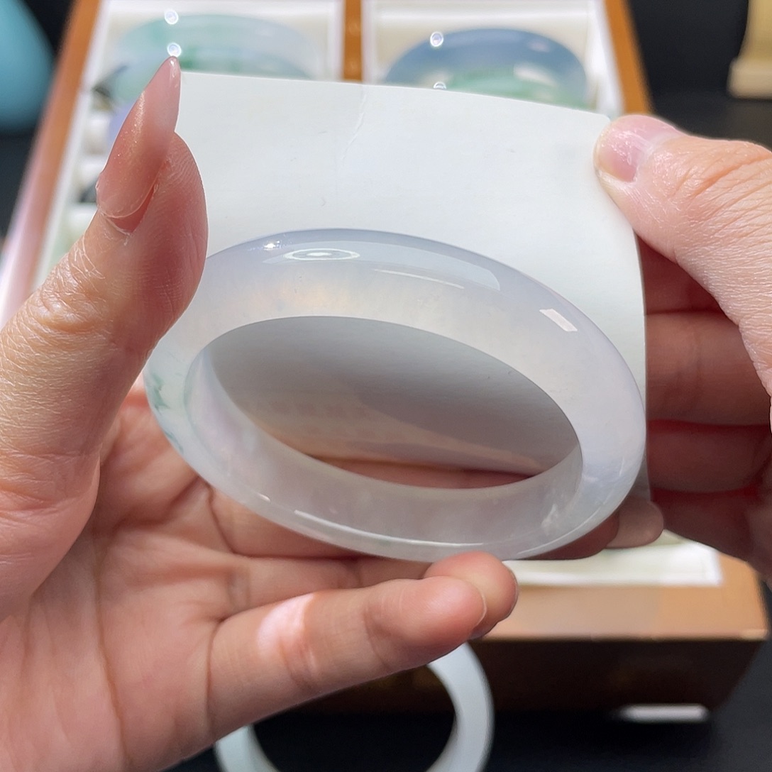 翡翠未镶嵌手镯52.8贵妃白冰飘花