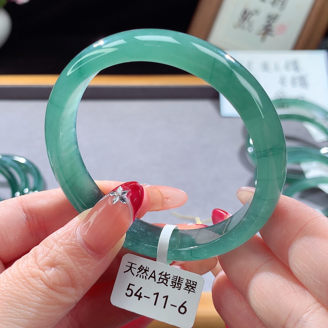 翡翠手镯（圆镯）未镶嵌