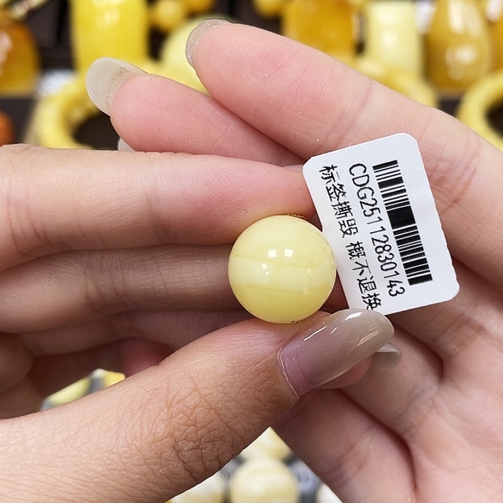 琥珀未镶嵌裸石14.1mm瑕 0143