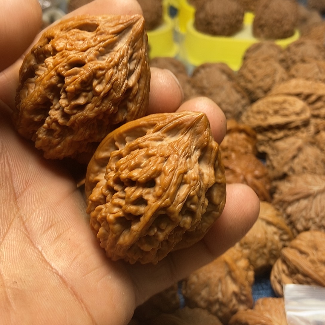 冷***衩把件文玩核桃大孤石