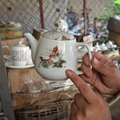 库存微瑕三打白骨精单孔小壶