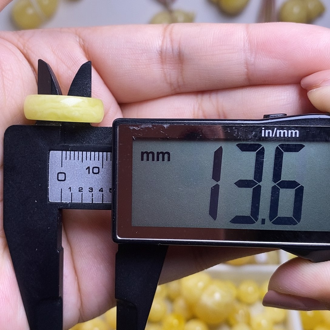 裸石琥珀未镶嵌财*蜜蜡跑环