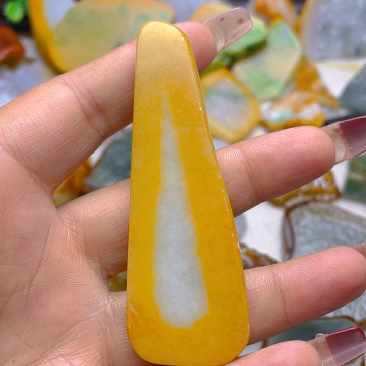 翡翠挂件未镶嵌翡翠