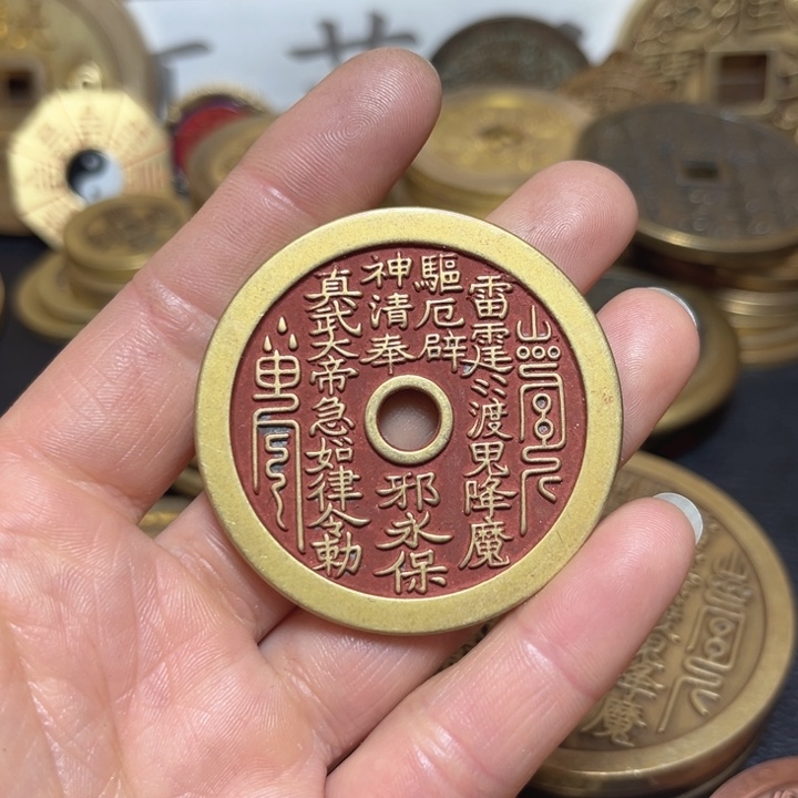 大***山铜现代工艺文创钱币03