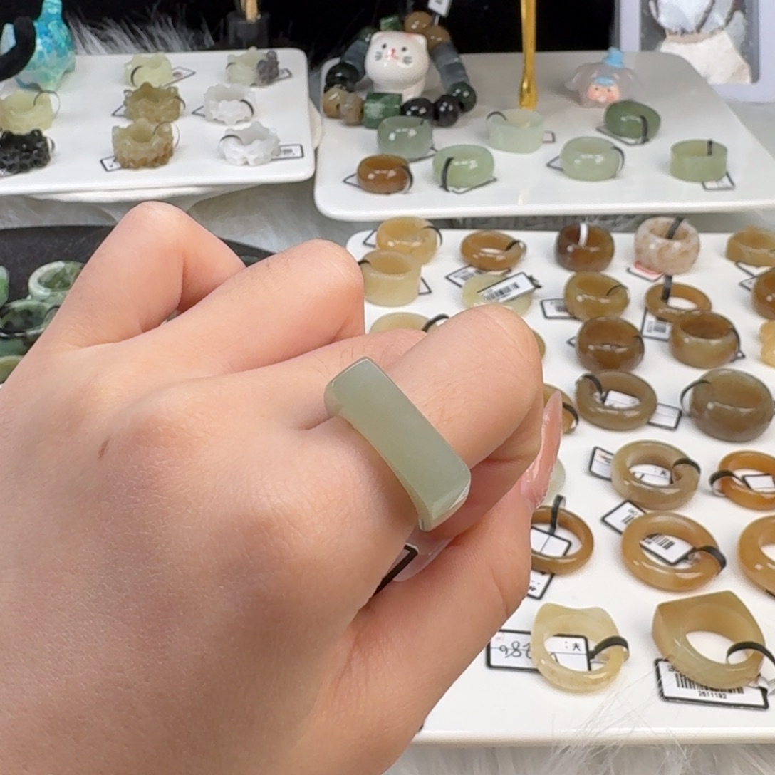 和田玉未镶嵌戒指o14湖水绿马鞍17.0