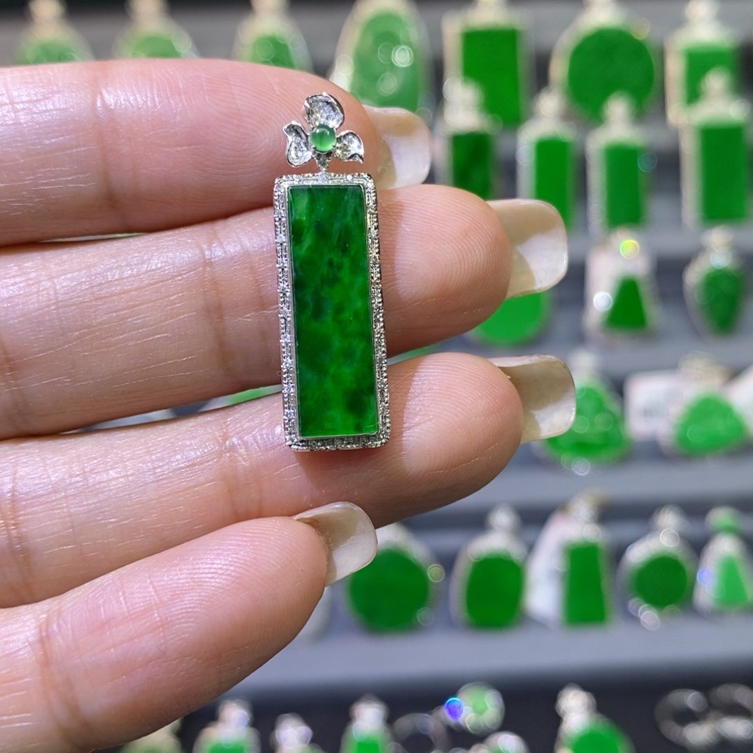 翡翠吊坠(不含链)18K金镶嵌吊坠